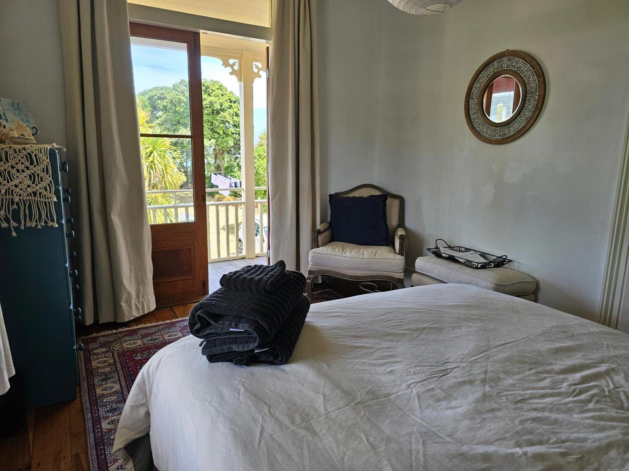 Brony'S Beachfront-Short And Long Term Stays Porirua Luaran gambar
