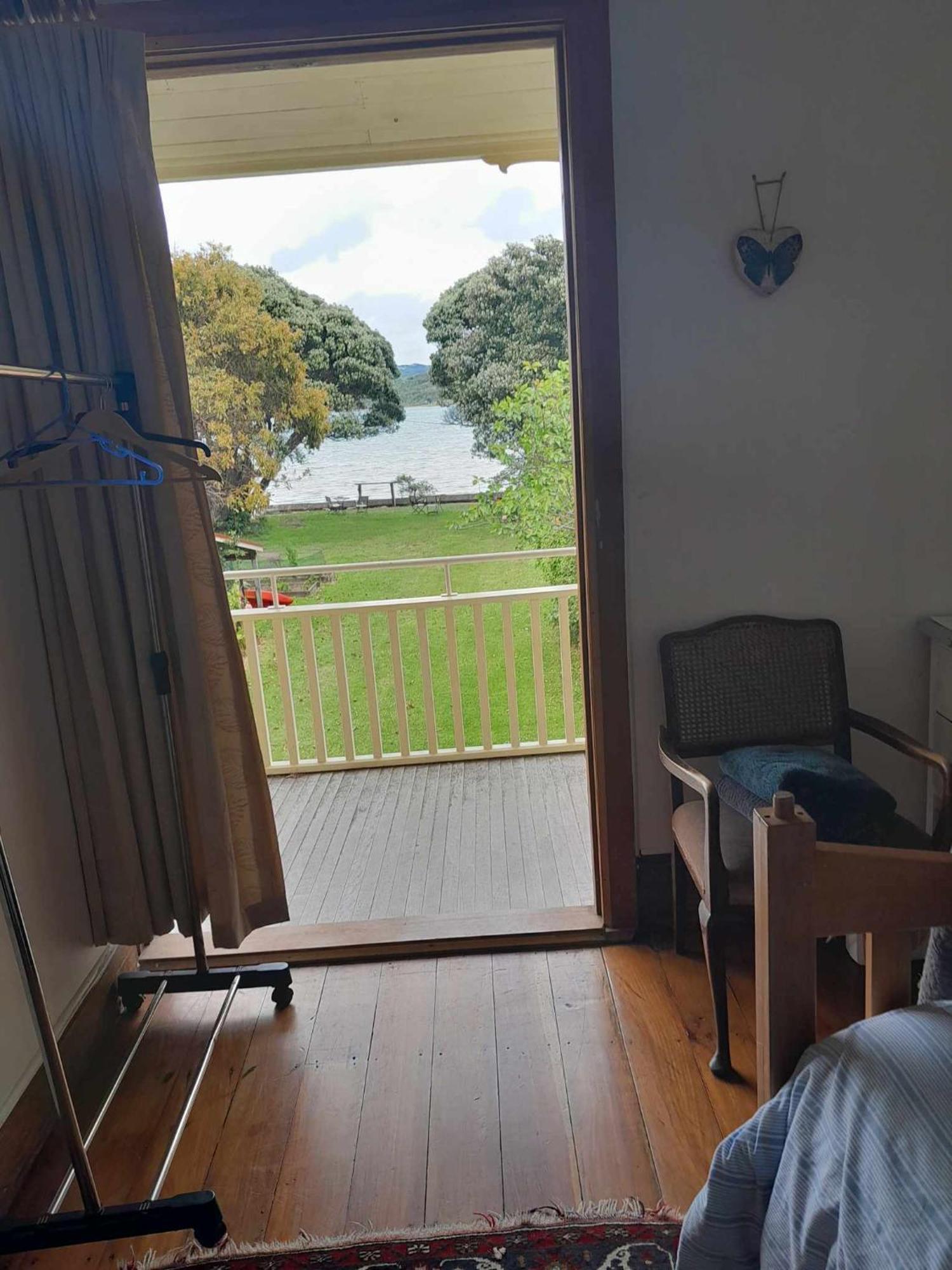 Brony'S Beachfront-Short And Long Term Stays Porirua Luaran gambar