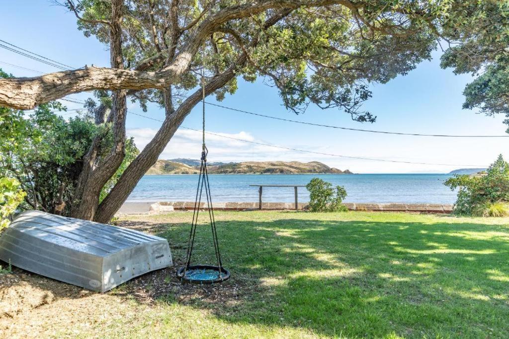 Brony'S Beachfront-Short And Long Term Stays Porirua Luaran gambar