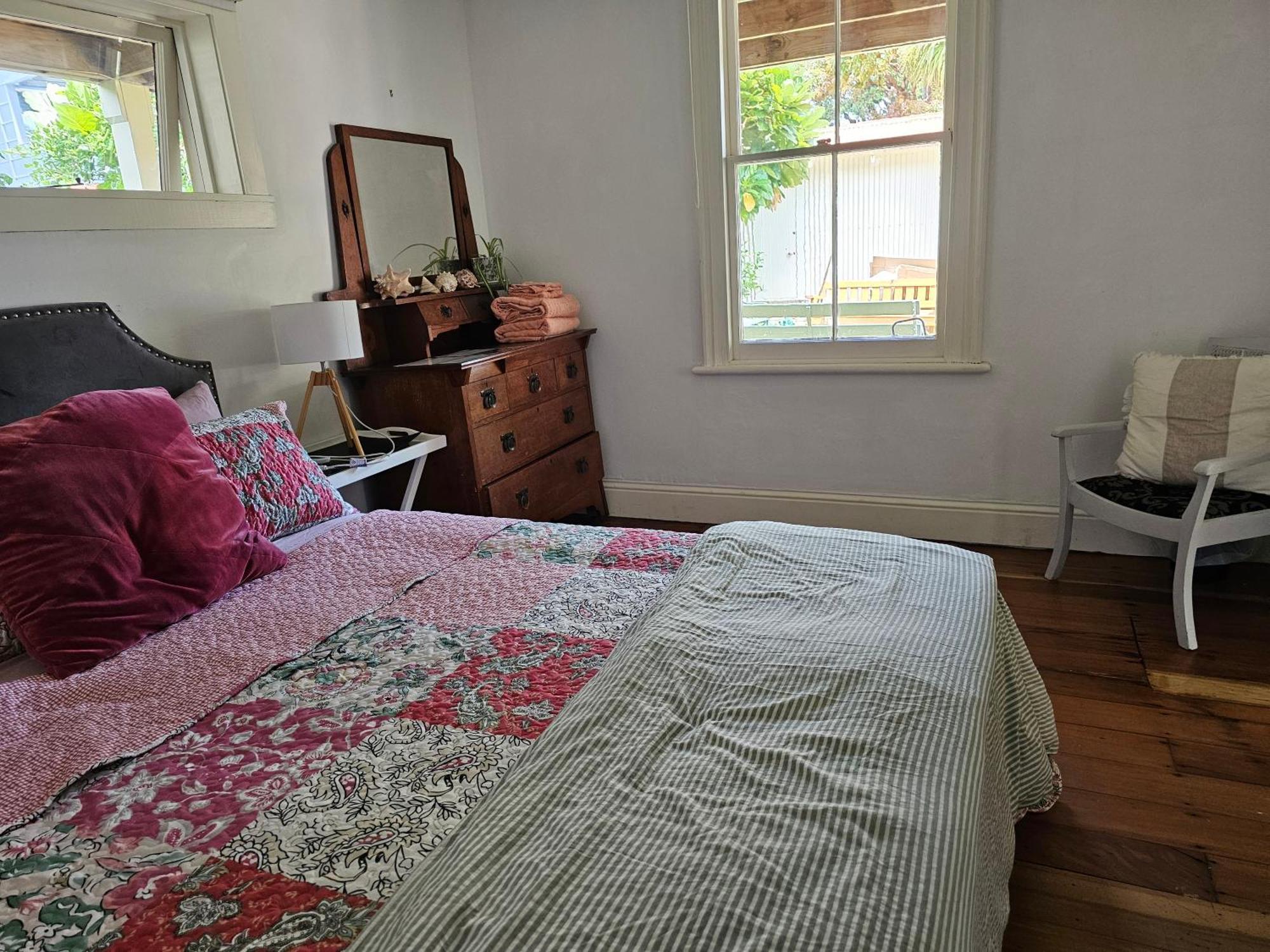Brony'S Beachfront-Short And Long Term Stays Porirua Bilik gambar
