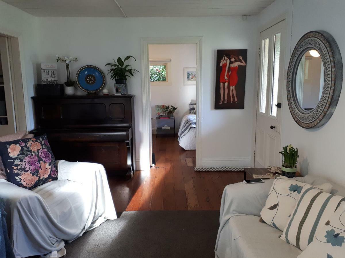 Brony'S Beachfront-Short And Long Term Stays Porirua Luaran gambar